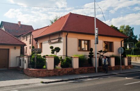 Penzión Ali Bojnice - Pohľad z hlavnej cesty
